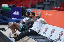 上海男篮再度胜出，积极备战下一场比赛