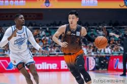 包含山东男篮连败影响士气，教练组加强球队战术训练的词条