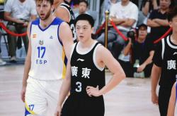 广东男篮主场大胜，轻松晋级