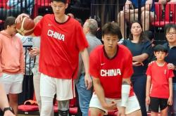 关于福建男篮战绩不理想，球员互相鼓励振奋士气的信息