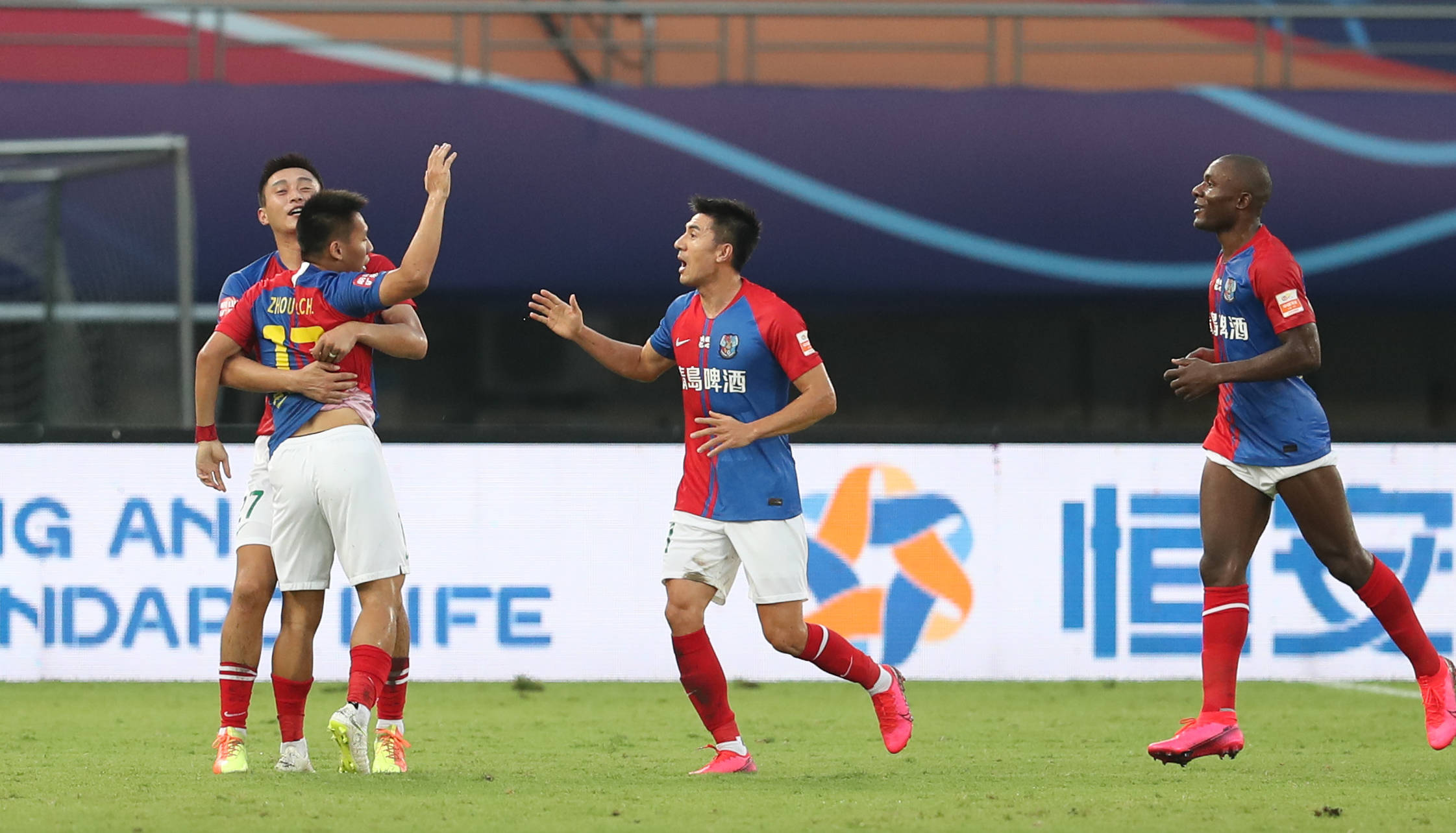 包含青岛黄海大胜泰达，实力与对手拉开积分差距的词条