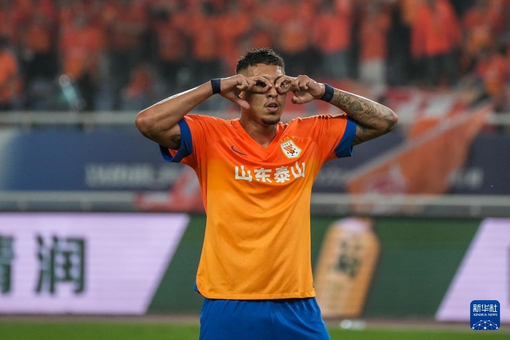 山东鲁能队伍异常强劲，击败对手