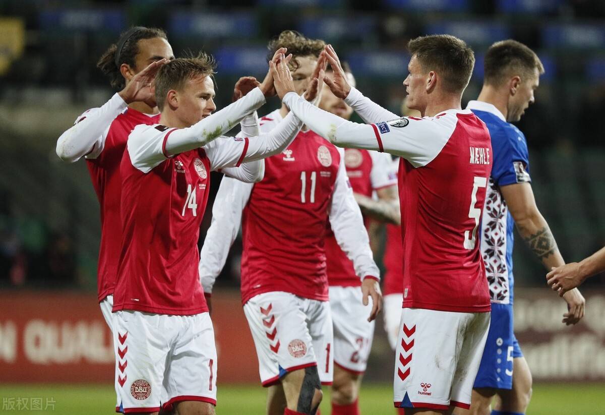 包含欧洲预选赛上,球队们为了晋级鏖战壮烈的词条 包含欧洲预选赛上,球队们为了晋级鏖战壮烈的词条