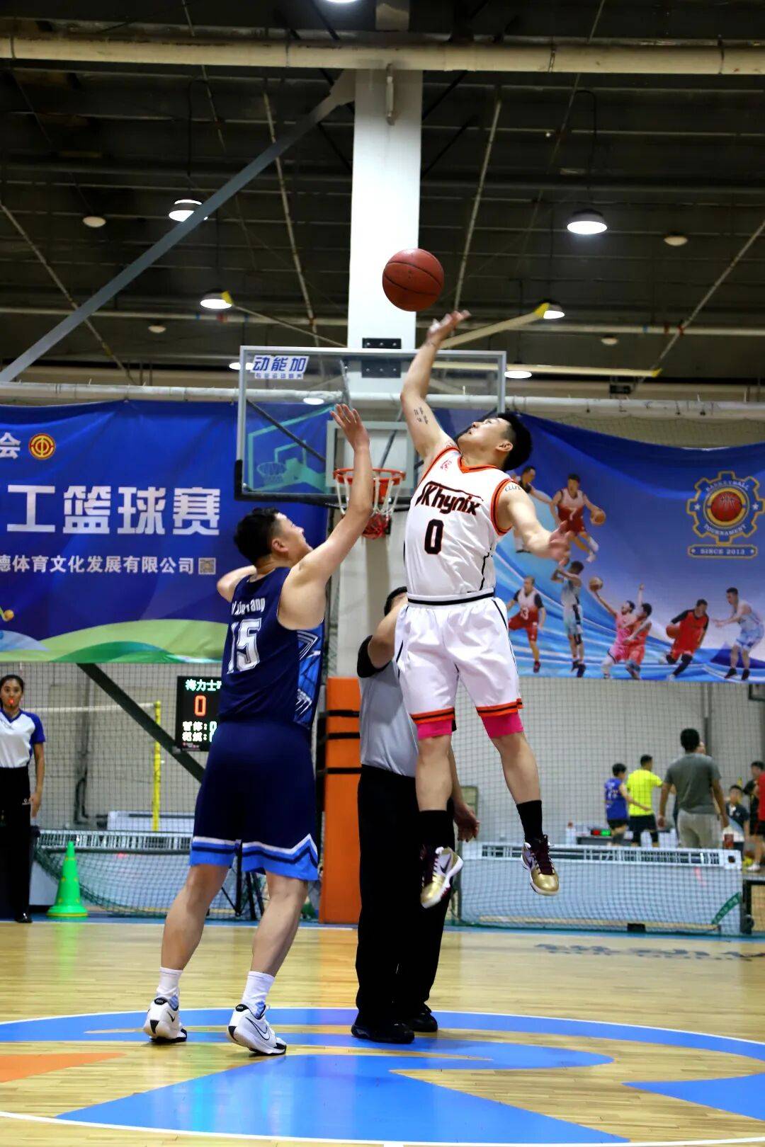 精彩绝伦的职业篮球赛场上技战术比拼的简单介绍 精彩绝伦的职业篮球赛场上技战术比拼的简单介绍