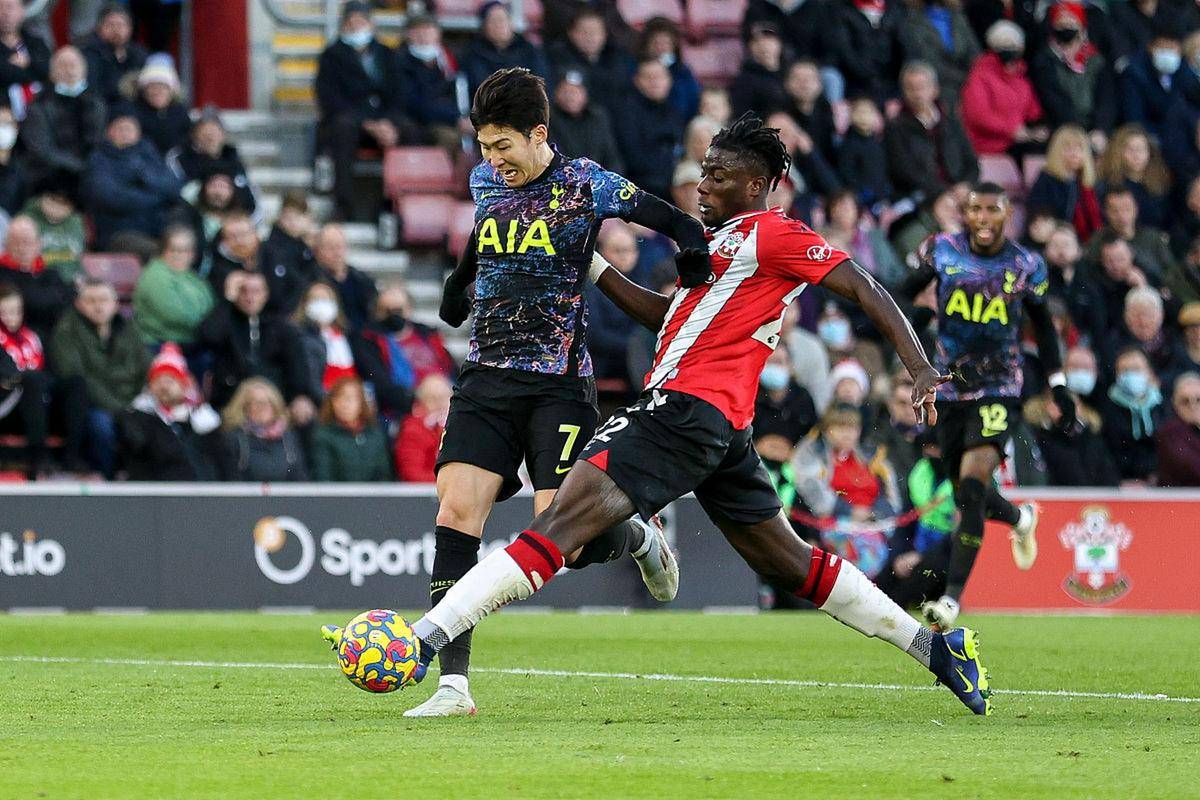 曼城主场逆袭:南安普顿痛失胜机 曼城主场逆袭:南安普顿痛失胜机