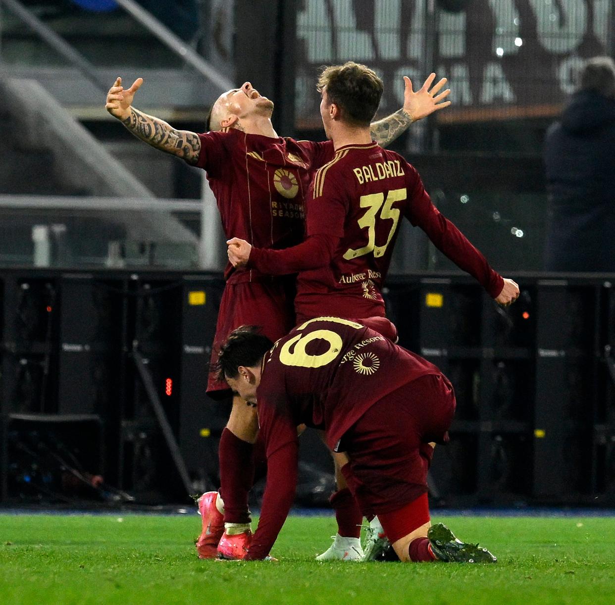 那不勒斯备战与克罗托内的比赛的简单介绍