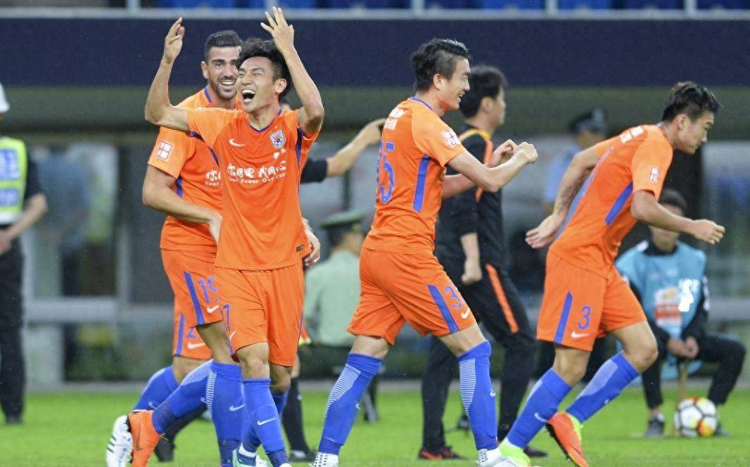 关键比赛结果揭晓,球迷热议不断 关键比赛结果揭晓,球迷热议不断