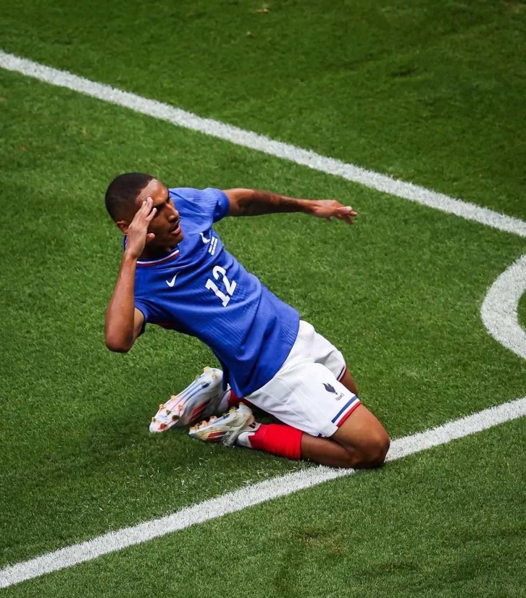 传控打法效果显著,球队多次射门 传控打法效果显著,球队多次射门