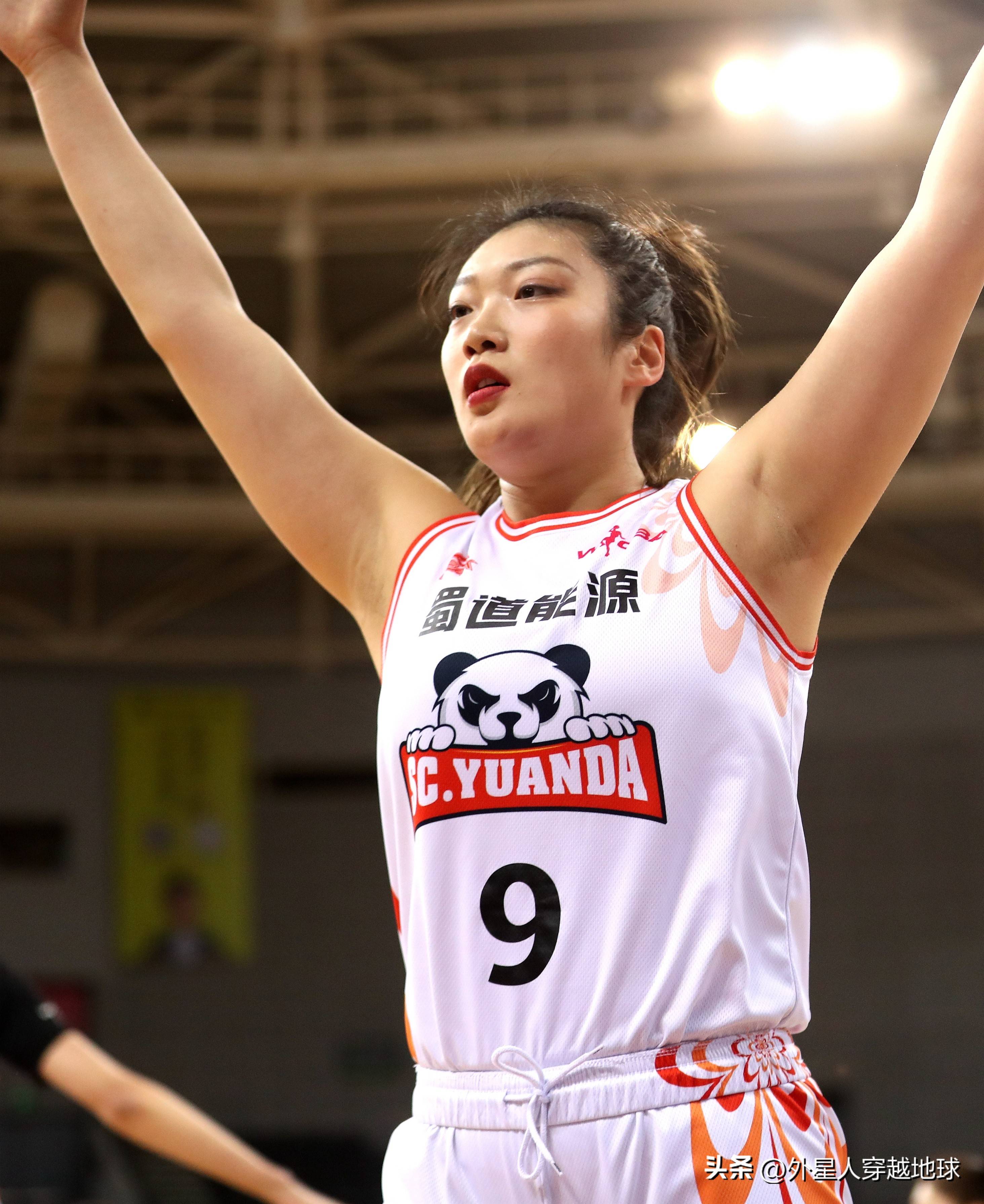 南京女篮团结一心全队奋力拼搏，夺取宝贵胜利的简单介绍