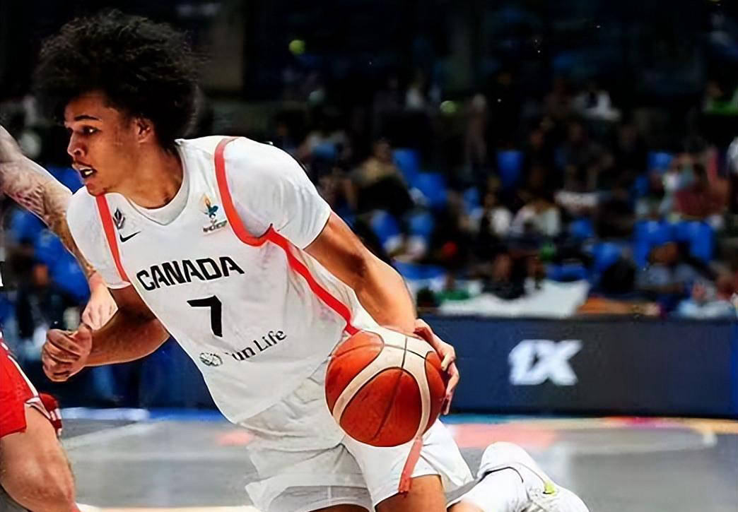 球星们的精湛技巧在比赛中展现无遗 球星们的精湛技巧在比赛中展现无遗