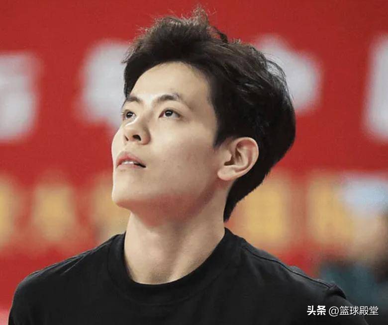 包含苏里南前锋瓜瓜经历低迷期，期待下一场比赛的词条