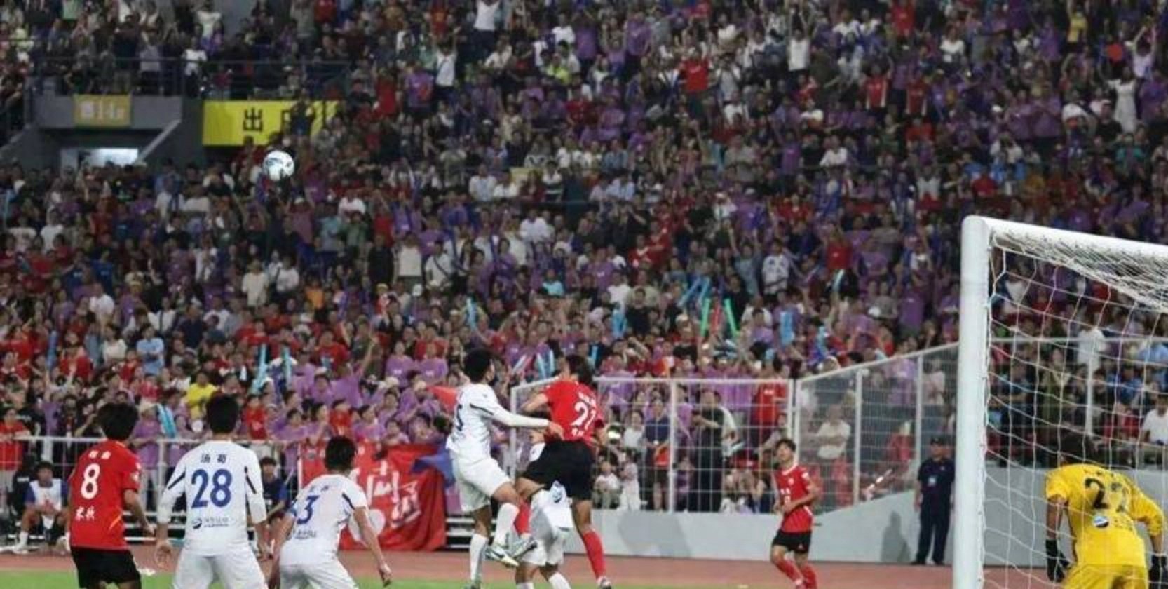 包含战术的巧妙运用使球队在比赛中取得领先优势的词条