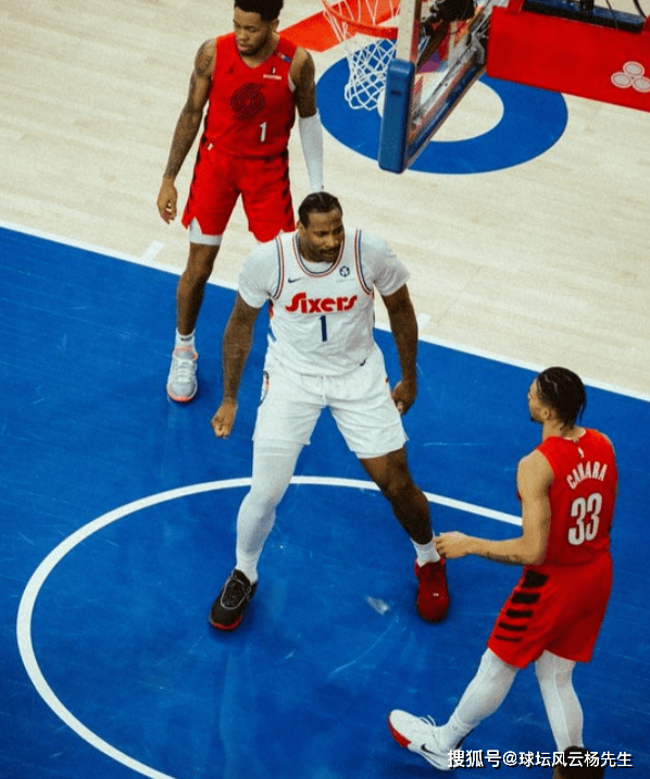 人队取得胜利，西蒙斯表现稳定